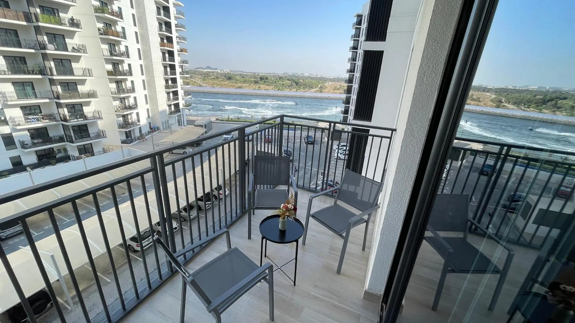Daisy Hill 1Br Waters Edge Canal View Theme Parks Yas Island Abu Dhabi