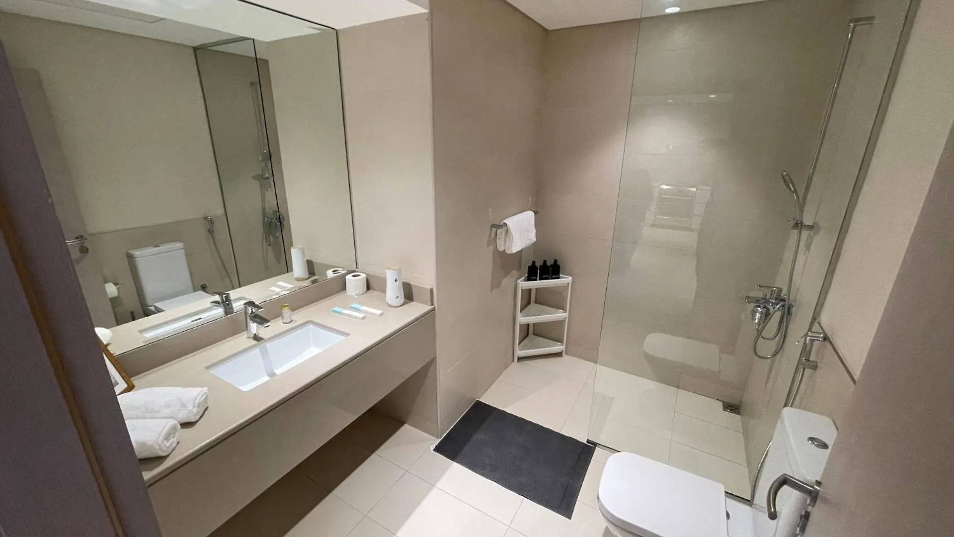 Apartment Daisy Hill 1Br Waters Edge Canal View Theme Parks Yas Island Abu Dhabi